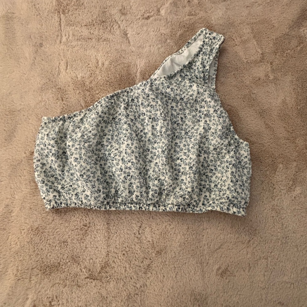 American Eagle cropped one shoulder floral top. - Picture 2 of 4